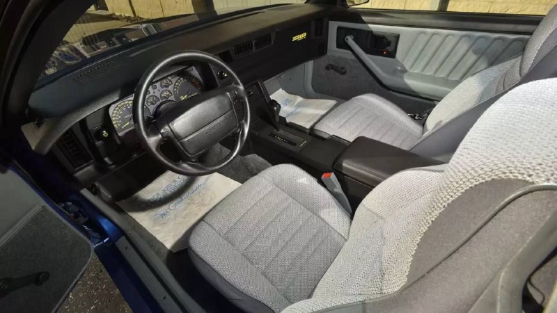В США продают новый Camaro из 90-х 4
