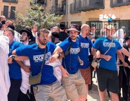 🇮🇱 יו"ר הדמוקרטים, אלוף (במיל') יאיר גולן בתגובה למחאת החרדים בבית הקפה בירושלים: "ירושלים שייכת לכולם…