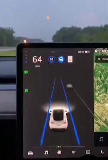 Автопилот "Tesla" принимает луну за жёлтый сигнал светофора.