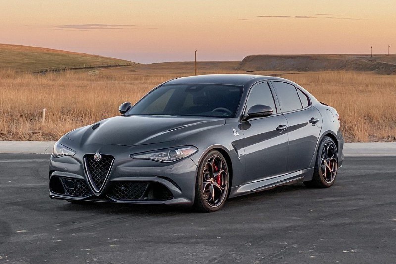 Alfa Romeo Giulia Quadrifoglio ‘2017Двигатель: 2.9 V6 Мощность: 510 л.с. Крутящи