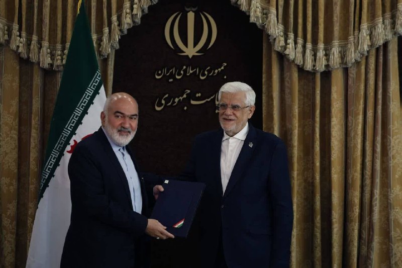 خبرگزاری ایرنا: 🔸تقدیر معاون اول رئیسجمهور از استاندار خوزستان برای مدیریت اربعین حسینی🔹محمدرضا عارف، معاون اول رییسجمهور با اهدای لوح