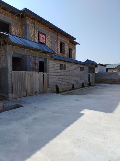 Kottej sotiladi, alohida qurilgan