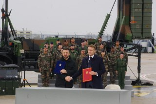 ⚡️ Зеленский и Макрон подписали декларацию о закупке 100 истребителей Rafale. До этого Париж поставил Киеву лишь три самолета MirageСтоит отметить масштаб планируемых поставок самолетов: у самих французов сейчас 225 «Рафалей», вторым «парком» обладает Инди