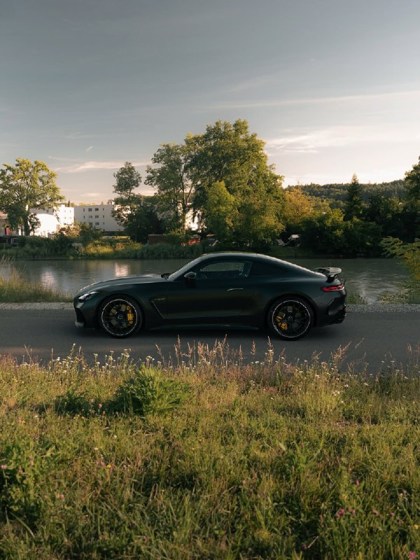 Mercedes-AMG GT 63 Coupé 9