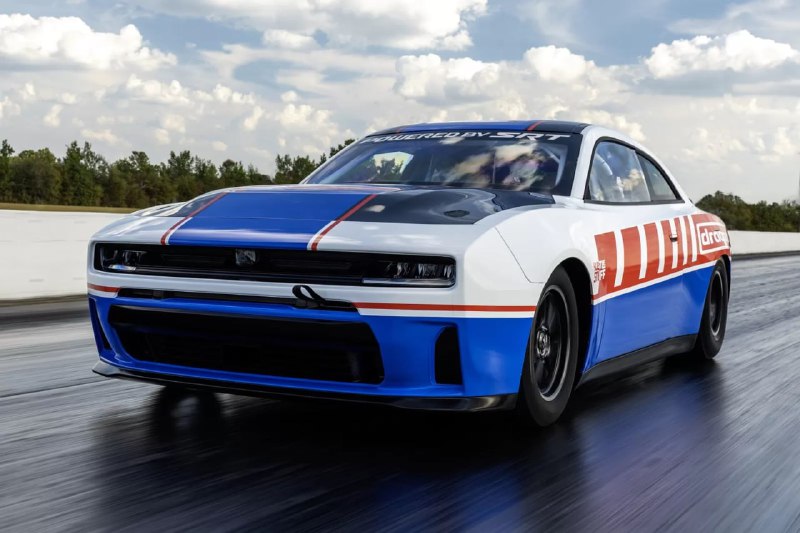 Dodge вернул легендарный V8 Hemi — только для трек...