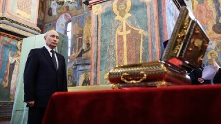 ⚡️ Дмитрия Донского мобилизовали. Путин поклонился найденным в Кремле мощам, частицы которых немедленно отправятся на фронтИнтересно, что Путин и патриарх Кирилл помолились перед вскрытым саркофагом великого князя Дмитрия Донского в Архангельском соборе Мо