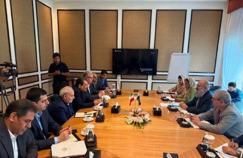 🔸 השר סמט דרש לעקוב אחר בעיות המכולות האיראניות בנמל קראצ'י