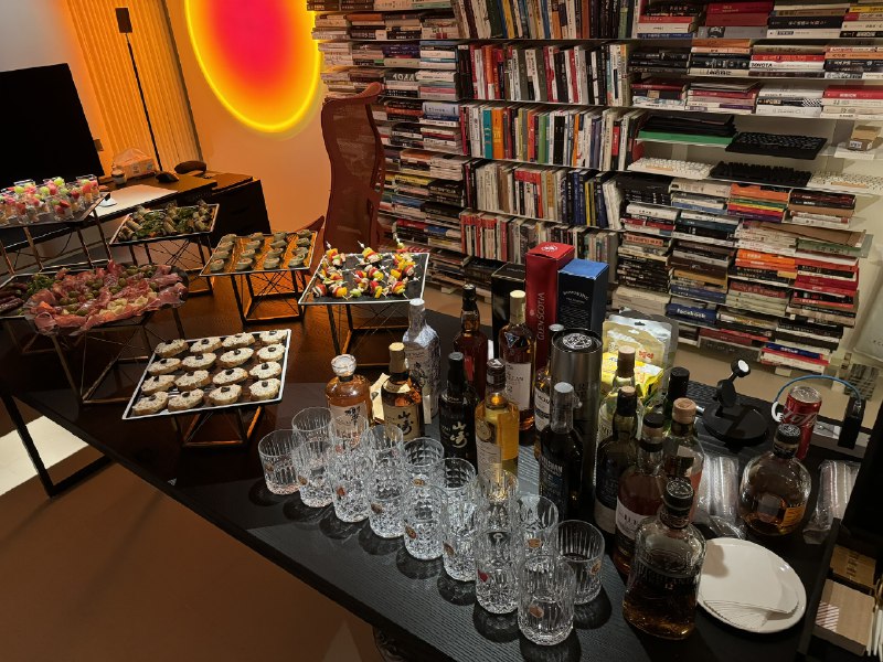 以酒会友，AI x Whisky，感谢@hidecloud @林俊旸 @海辛Hyacinth @Simon阿文 @奥古斯书 @张北汀 @莫妮卡同学 @黄星月stella @PeakJi以酒会友，AI x Whisky，感谢@hidecloud @林俊旸 @海辛Hyacinth @Simon阿文 @奥古斯书 @张北汀 @莫妮卡同学 @黄星月stella @PeakJi