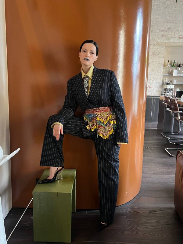 сегодня стилизовала и фотографировала Наилю!костюм Dries van Noten и галстук Paul Smith из самого любимого магазина