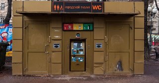 В Москве из-за отключений интернета происходят перебои в оплате посещения общественных туалетов, сообщили «Подъёму» в компании ОРК, обслуживающей такие модули:«Мы сейчас с нашими подрядчиками, которые занимаются оплатой, договариваемся как занестись в „бел