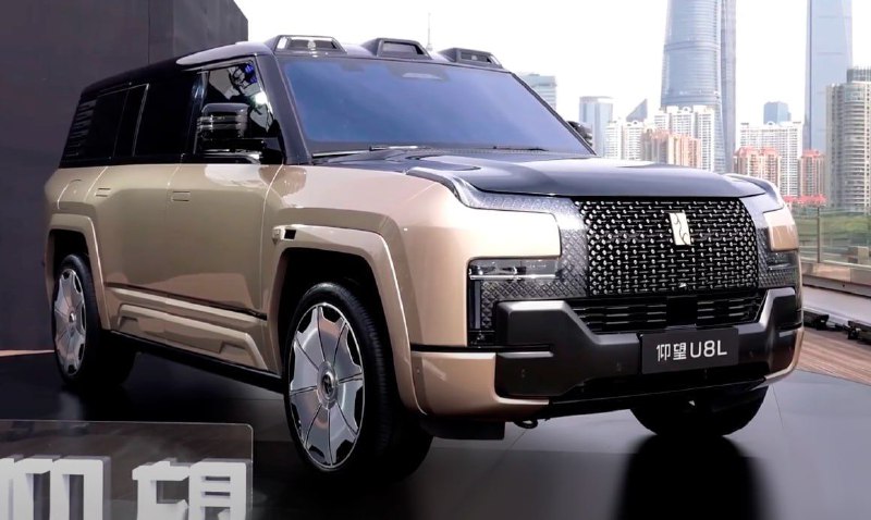 BYD показал флагманский трехрядный внедорожник YangWang U8L