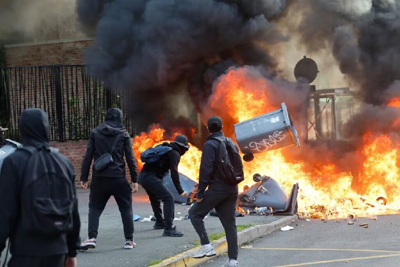 Closing schools and teacher unions in France joining the protesters