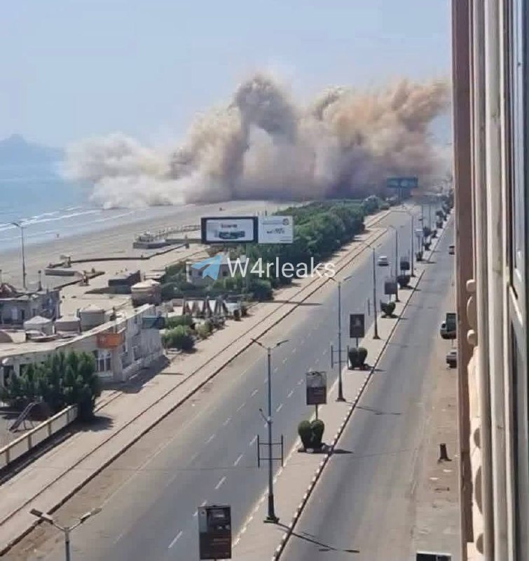 — 🇾🇪 Documentation of targeting the naval military base in Aden by Ansar Allah.