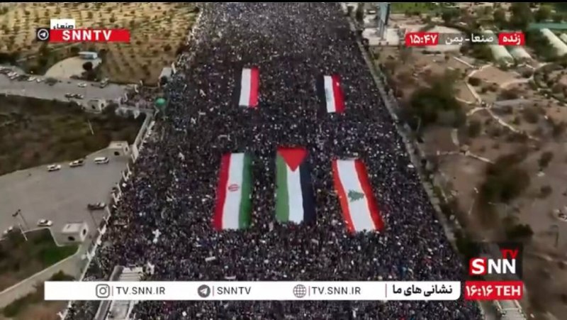כינוס גדול של תומכי אנסאר אללה בתימן ותמיכה בציר ההתנגדות עם דגלי מדינות הציר הזה וסיסמת המוות לאמריקה ומוו…