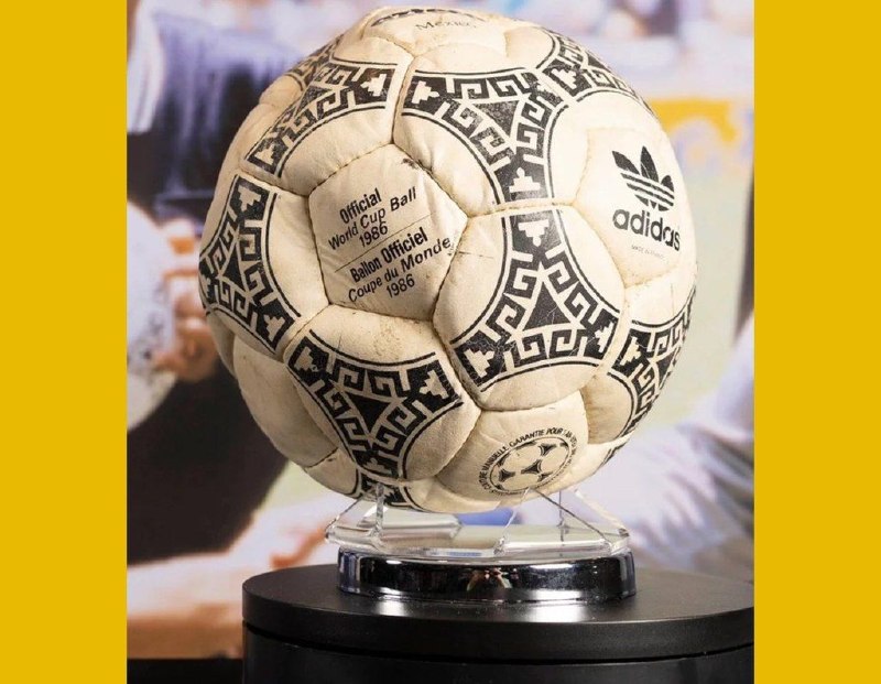 ⚽️Dashagh News⚽️: توپی که مارادونا با آن گل دست خدا را در جام جهانی ۱۹۸۶ زد در یک حراجی با قیمتی بیش از ۲,۸ میلیون دلار فروخته شد@Dashaghn