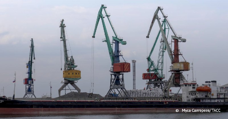 Махачкалинский морской торговый порт готовится к открытию первой очереди нового зернового терминала в 2026 году. После запуска объекта его мощность уве фото