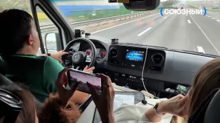 שוקולד עם פלפל, סבתא בלארוסית וריקודים בטירה: איך הפתיעה בלארוס בלוגרים מהודו? האורחים ביקרו בטירת מיר, טעמ…