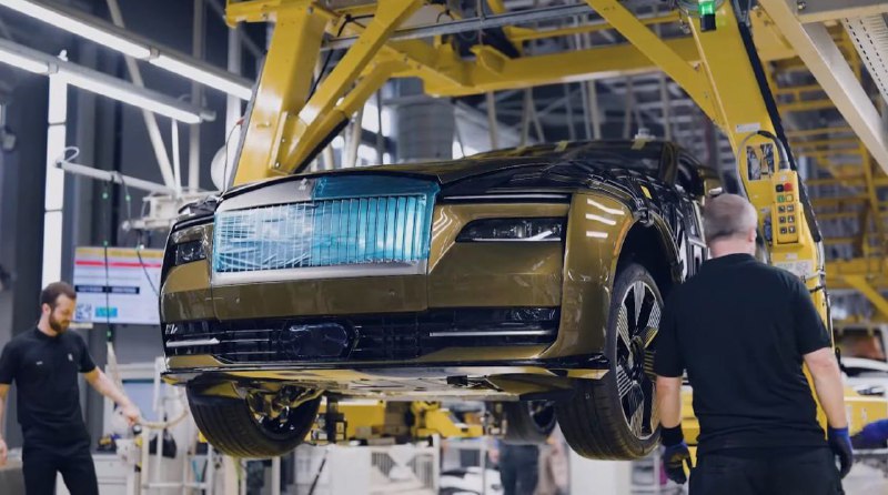Rolls-Royce отзывает новый Spectre из-за возможного возгорания