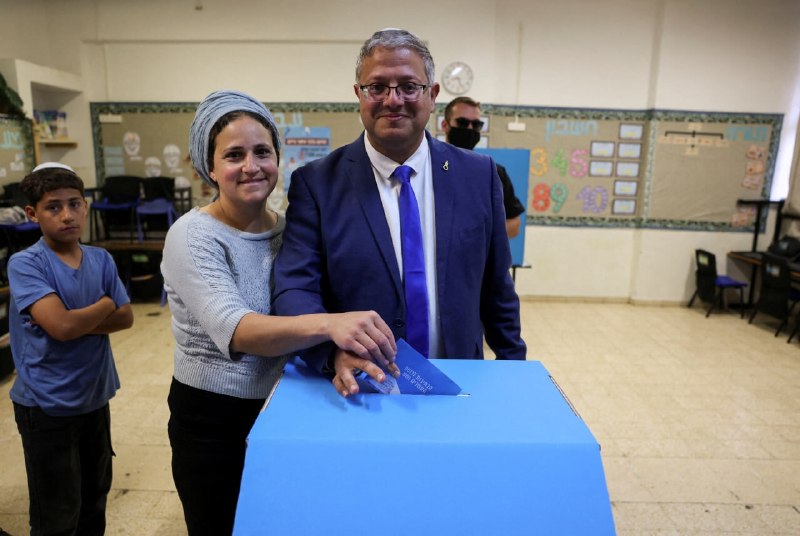 המצביעים הישראלים בחרו בין "כלבים צהובים מטורפים לתנים רעבים" הישראלים הצביעו ביום שלישי במספרי שיא שלא נרא…