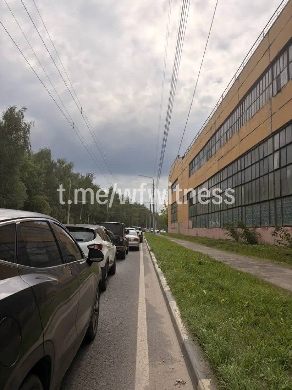 ️🇺🇦🇷🇺 אמש תקפו מל"טים אוקראינים את בית הזיקוק ירוסלב במחוז ירוסלב ברוסיה. בעקבות השביתה נראה עשן סמיך ע…