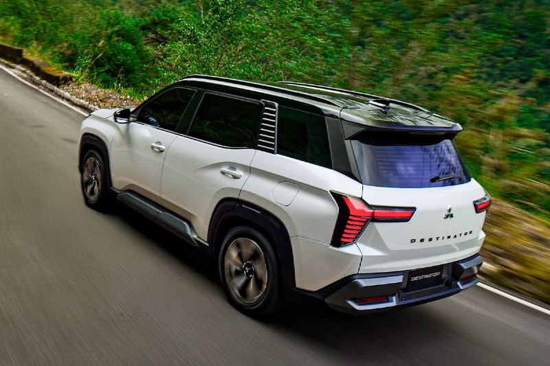 Семиместный Mitsubishi Destinator выходит на экспорт 6