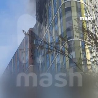 Шестеро человек пострадали, один из которых госпитализирован в результате прилёта украинского беспилотника в дом в Свердловской области.Почти у всех лёгкое отравление продуктами горения. Одна женщина госпитализирована. Жильцов многоэтажки Екатеринбурга эва