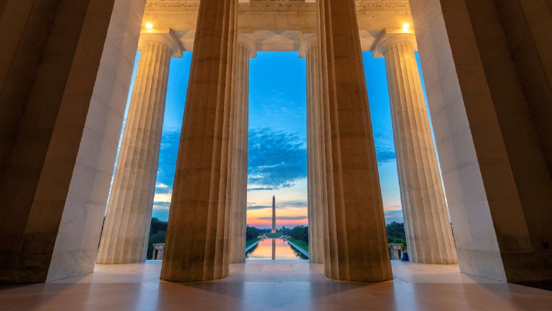 Honoring our presidentsThe Washington Monument seen from the Lincoln Memorial, Washington, DC (© lucky-photographer/Alamy)