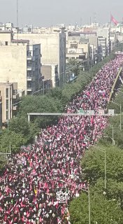 מבט על גשר המכללה ברחוב סלמי אל-גבנאל; טקס ההלוויה של גופתו הקדושה של "מר הרג את איראן" ונפגעי משפחתו