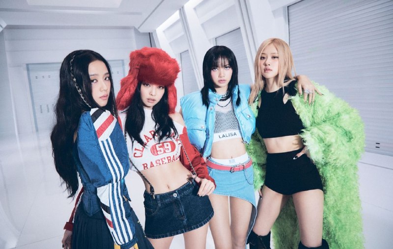 K-pop захватывает Вегас Лиса из BLACKPINK объявила о запуске своей первой резидентской серии концертов Viva La Lisa в The Colosseum at Caesars Palace, став первой K-pop артисткой, получившей собственное шоу в столице мирового шоу-бизнеса. Концерты пройдут 