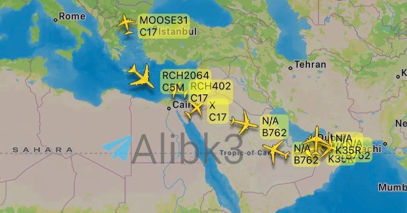 5 American refueling planes fly near the Strait of Hormuz, with significant activity of transport planes between American bases in Europe and the Middle East.
