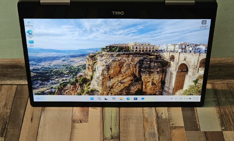 Dell Inspiron 15 7573 Hybrid 2-in-1 15.6» X360 IPS Core i5 8250U ULV — 1TB+256GB SSD + 16GB RAM. — фото 1