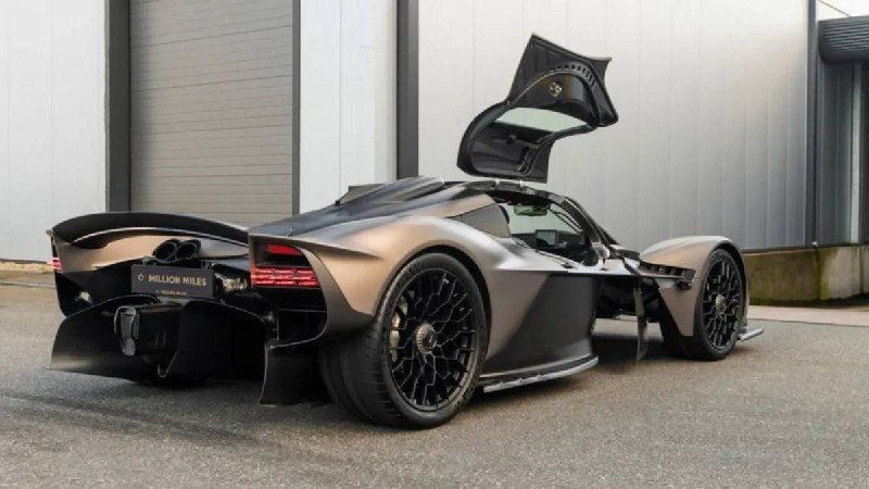 Гиперкар Aston Martin Valkyrie выставили на продажу за ₽475 миллионов. 2