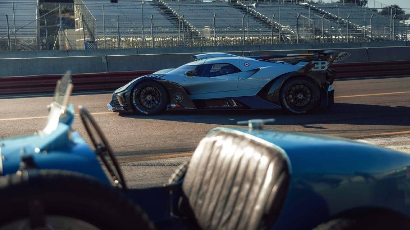 Bugatti готовит новый гиперкар стоимостью больше миллиарда рублей. Он должен стать смесью трекового  4