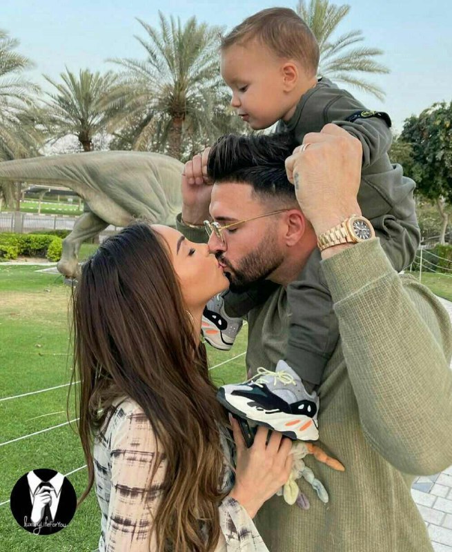 🌟💎LuXury Life💎🌟: جوری عاشقتم كه انگار اين دنيا فقط همين يک مرد را دارد ...♥️🔱 @LuxuryLiFeForYou 🔱