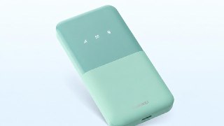 Карманный роутер с eSIM — недорогоHuawei выпустила в Китае портативный роутер Mobile WiFi 5 eSIM. Упор делают на встроенной eSIM, но слот под обычные «симки» тоже есть.Тянет до 16 устройств, работает до 9 часов, а весит всего 96 грамм при толщине 13,7 мм. 
