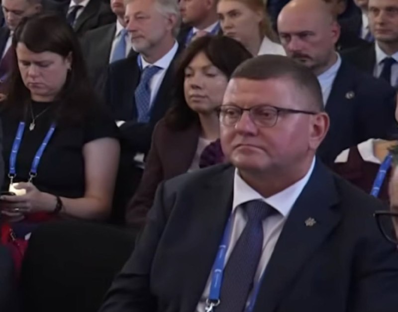 Попри скандали та падіння рейтингу, команда Залужного готує регіональну мережу для політичного проєкту