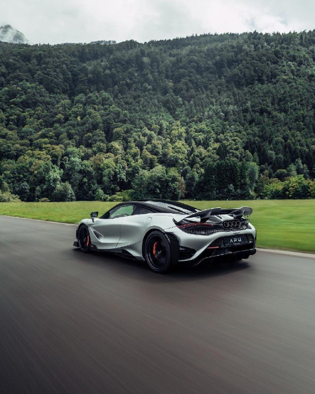McLaren 765LT 7