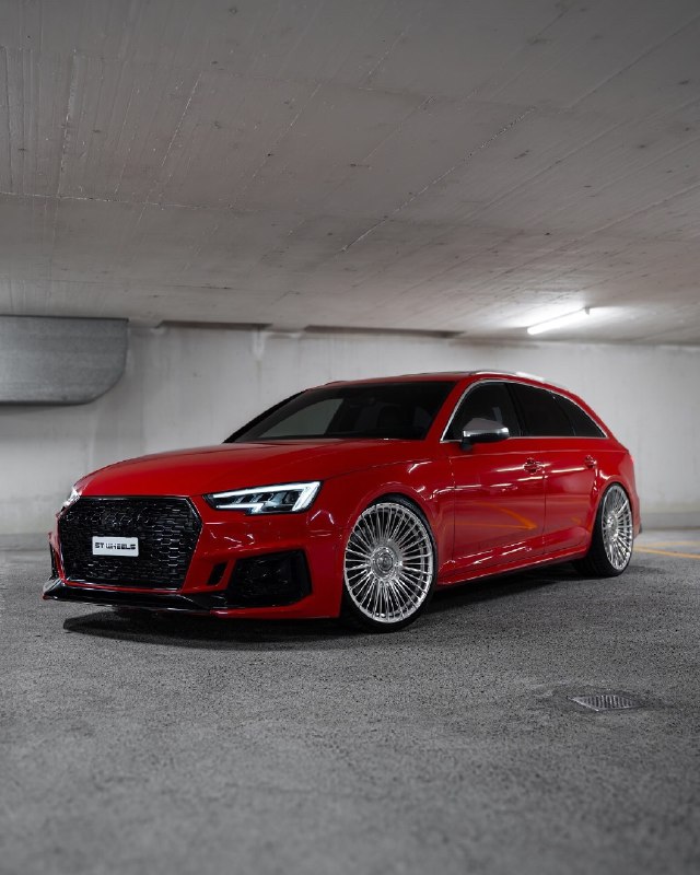 Audi RS4 Avant@sochiautoparts