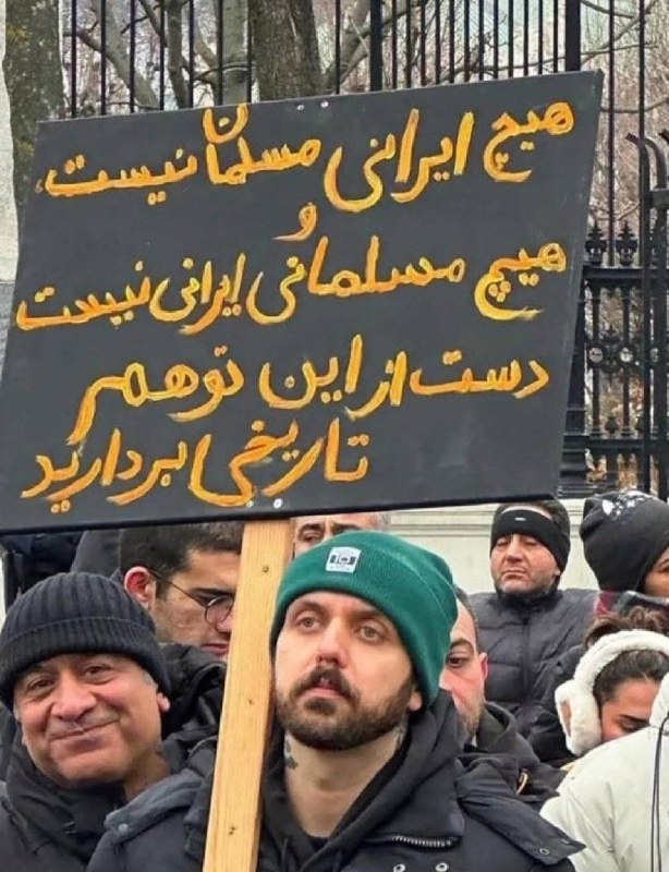 جریان: ♦️کار ندارم که میخواین با پلاکارد ادای مارو در بیارین نمیتونین😂حالا با توجه به متن یه سوال دارم، نظرت راجب سلمان فارسی چ