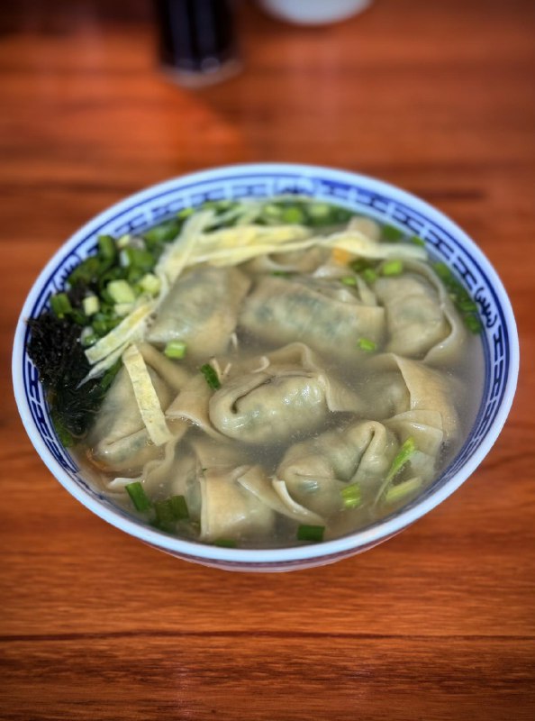 看新白娘子，吃灯笼馄饨看新白娘子，吃灯笼馄饨