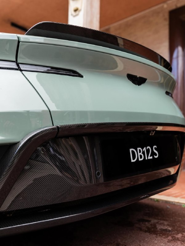 Недавно в Монако был представлен новый DB12 S. 5