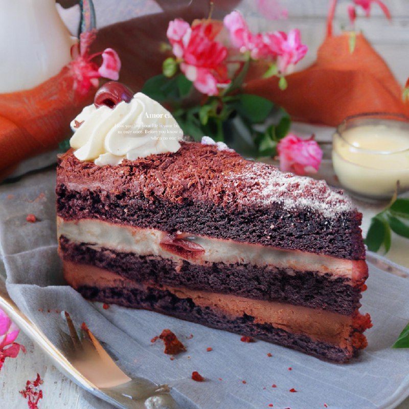 【淘宝等电商人一定不会想错过的 AI 工具】以前一直用 MJ + Runway解决产品摄影问题现在有了 flair，交互体验很畅通产品摄影问题解决得很不错👍🏻目前为止就差一个类似于 focos 的打光，就完美了你可以直接上传一张产品图片，上传后第一步：AI 移除背景第二步：选关键词模版直接生成第三步（可选）：还能调整关键词再来几张，或者像素放大2倍输出🔗 试玩链接：