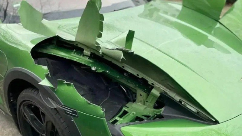 Воры начали разрезать Porsche Taycan ради очень дорогих фар 4