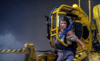 Hot Toys анонсировала фигурку погрузчика «Caterpillar» P-5000 из фильма «Чужие»В 2027 году компания Hot Toys выпустит 51,5-сантиметровую фигурку погрузчика «Caterpillar» P-5000 из фильма «Чужие», а также специальный набор, содержащий не только эту шагающую