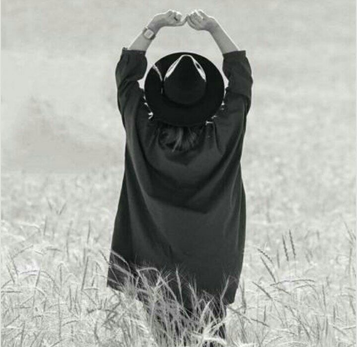 هوش مالی(رابرت کیوساکی): اگه همه جا دور و برت تاریکهاگه همه روزات شبهاگه همه شبات ابریهدوباره نگاه کن شاید روشنایی خود تو باشی خودت رو دست کم نگی