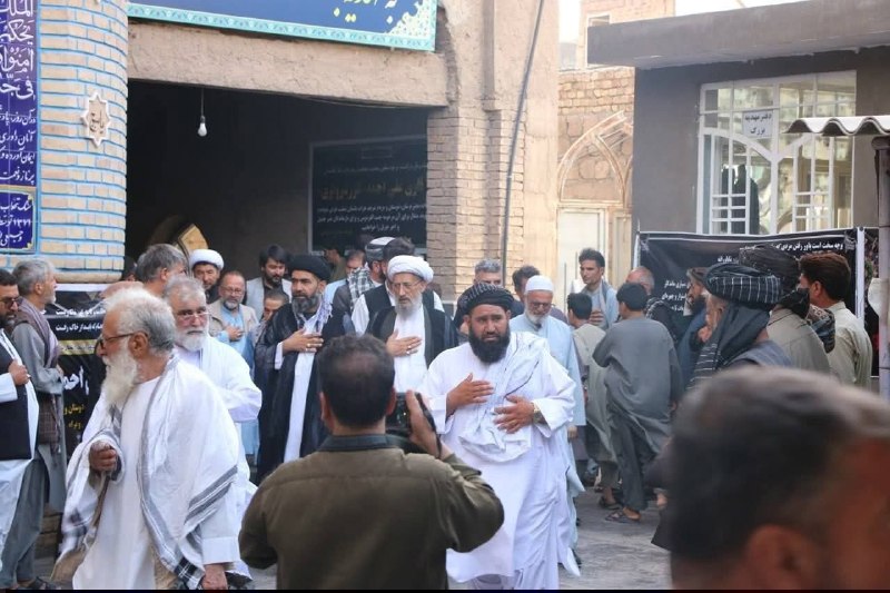 خبرگزاری صدای افغان (آوا): 🛑تصاویر/ تشییع پیکر رهبر فقید حزبالله افغانستان با حضور هزاران تن در هرات🔸هزاران تن از باشندگان هرات، به شمول علما و رو