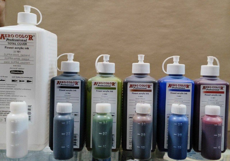فرهنگسرای میردشتی: مرکب اشمینگ قرمز.آبی.قهوه ای.سبز.مشکی.سفید 30 میلقیمت 1,150,000 تومان فقط بخاطر اینکه از ظرفهای 1000 میل و 250 میل اصلی