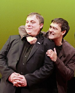 Продюсер «Ласкового мая» Андрей Разин объявлен в розыскСледователи ГУ МВД России по Москве заочно обвинили продюсера «Ласкового мая» Андрея Разина в мошенничестве в особо крупном размере с денежными средствами поэта Сергея Кузнецова. Как говорится в матери