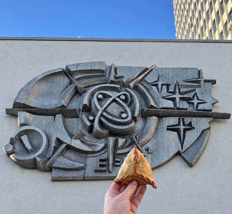 E=△² אנרגיה שווה למשולש בריבוע., נכון? והמשולש, בהתאם, הוא שורש האנרגיה. אין צורך לקחת את המודול, כי בטטרסט…