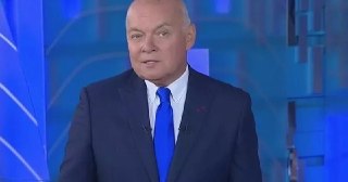 Дмитрий Киселев перестанет вести «Вести недели»ВГТРК официально подтвердила, что пропагандист Дмитрий Киселев перестанет быть ведущим главной новостной передачи на «России 1» «Вести недели». Его сменит депутат Госдумы Евгений Попов.«Поздравляю Женю Попова 